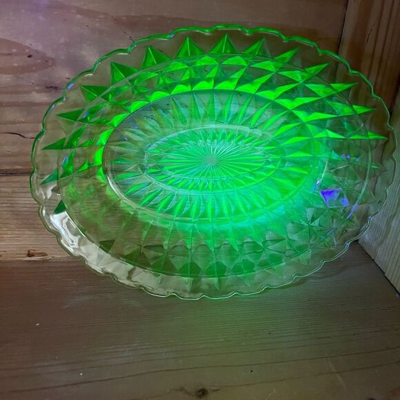 Uranium Starburst Green Glass Bowl 9” Vintage - Picture 4 of 6